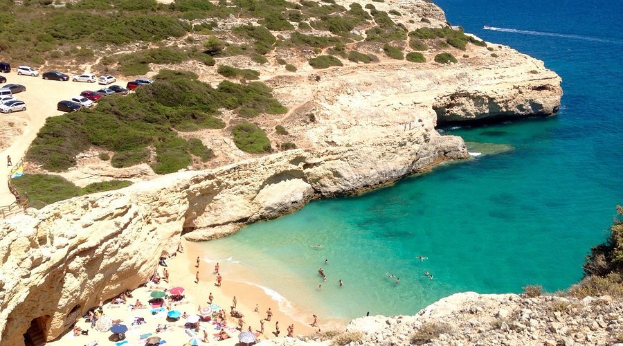 The scenery of the Seven Hanging Valleys Trail.